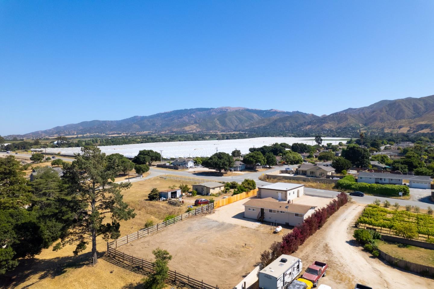 299 River Rd, Salinas, CA 93908 3 Beds 2/1 Baths (Active