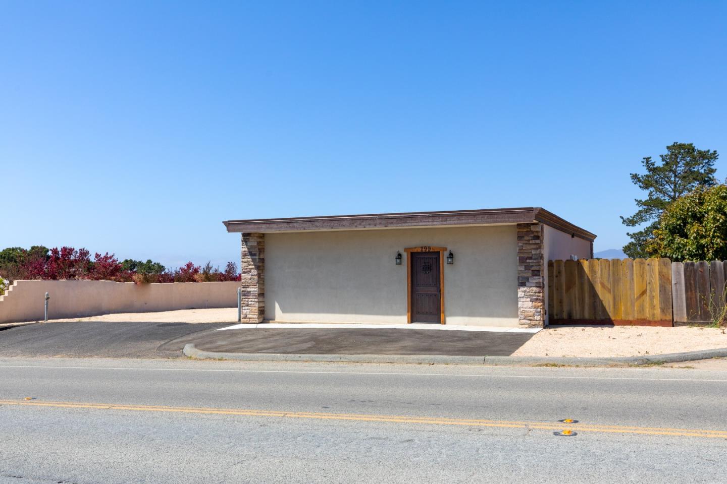 Detail Gallery Image 9 of 42 For 299 River Rd, Salinas,  CA 93908 - 3 Beds | 2/1 Baths
