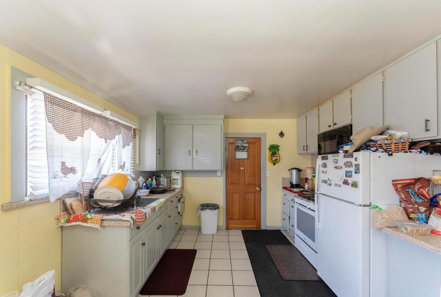 1082 Broadway Ave