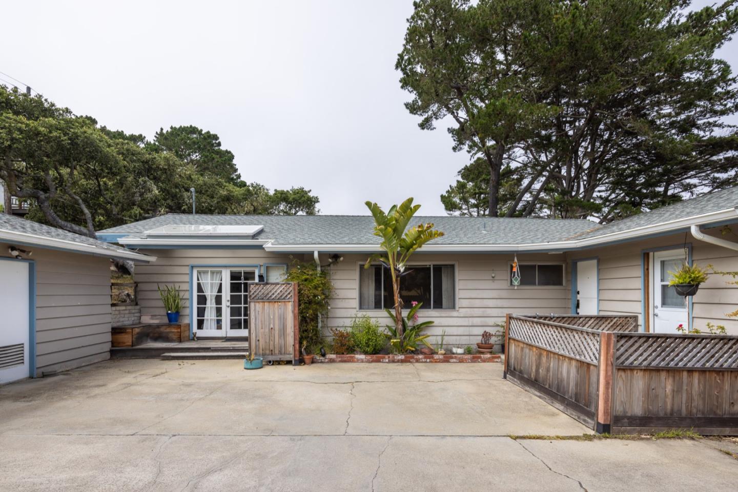 Detail Gallery Image 4 of 17 For 711 Toyon Dr, Monterey,  CA 93940 - 3 Beds | 3 Baths