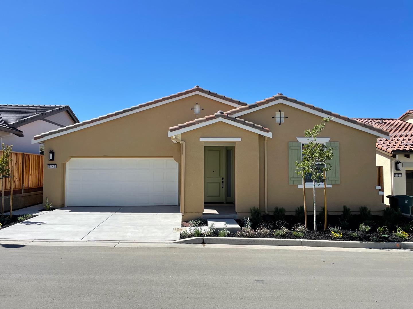 Detail Gallery Image 1 of 1 For 1141 Mcclellan St, Hollister,  CA 95023 - 2 Beds | 2 Baths