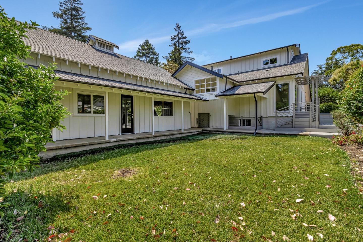 Detail Gallery Image 1 of 1 For 1295 Woodland Ave, Menlo Park,  CA 94025 - 4 Beds | 4/1 Baths