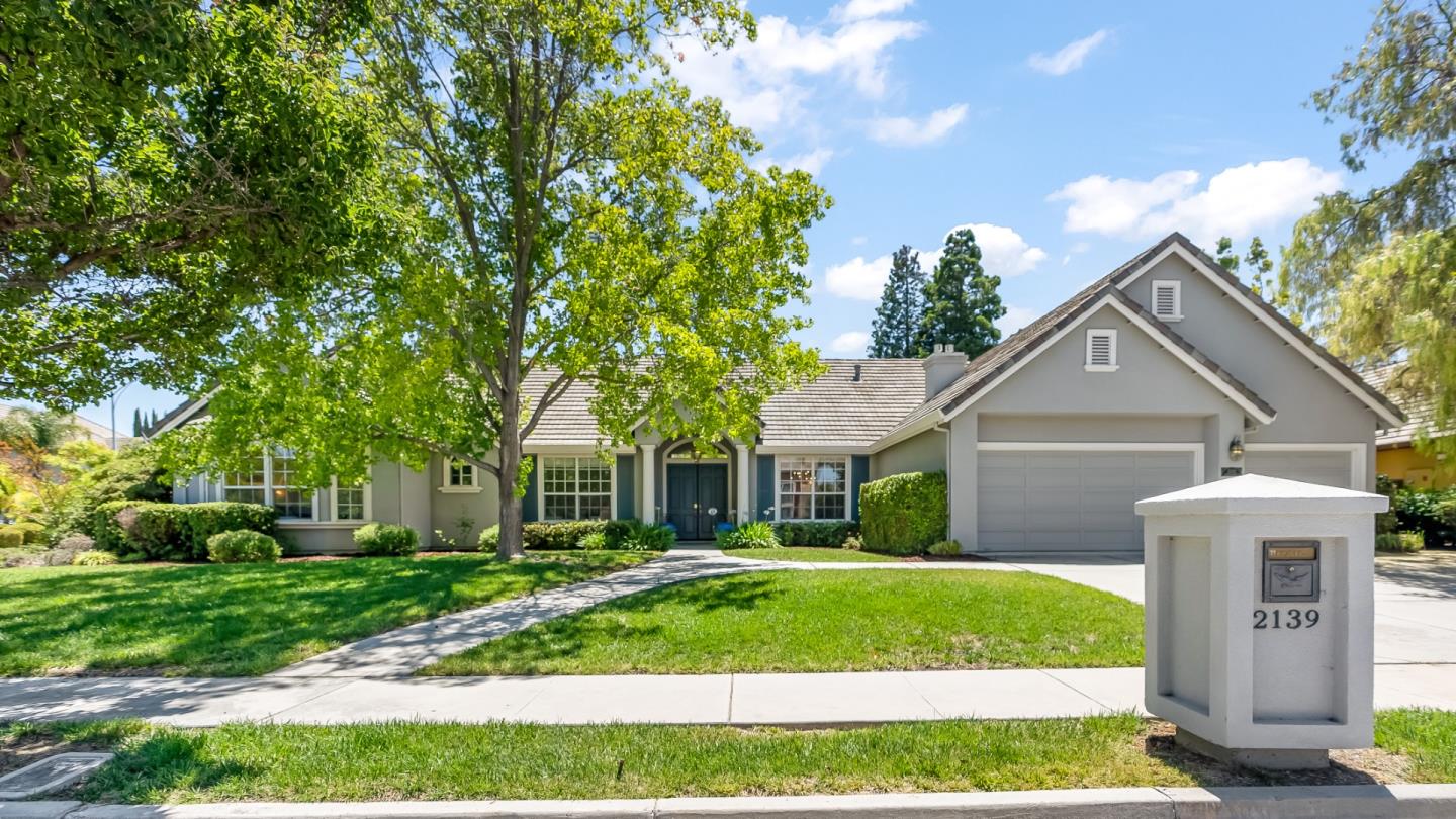 Detail Gallery Image 1 of 1 For 2139 Shadow Ridge Ct, San Jose,  CA 95138 - 5 Beds | 3 Baths