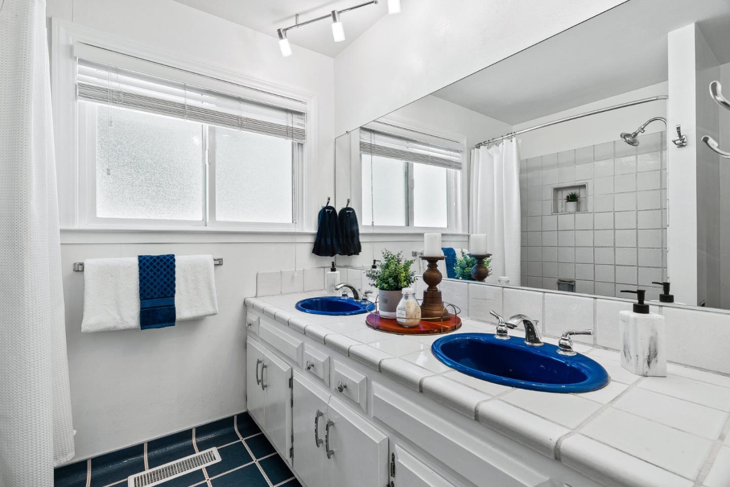 Detail Gallery Image 19 of 27 For 24190 Summit Woods Dr, Los Gatos,  CA 95033 - 4 Beds | 2 Baths