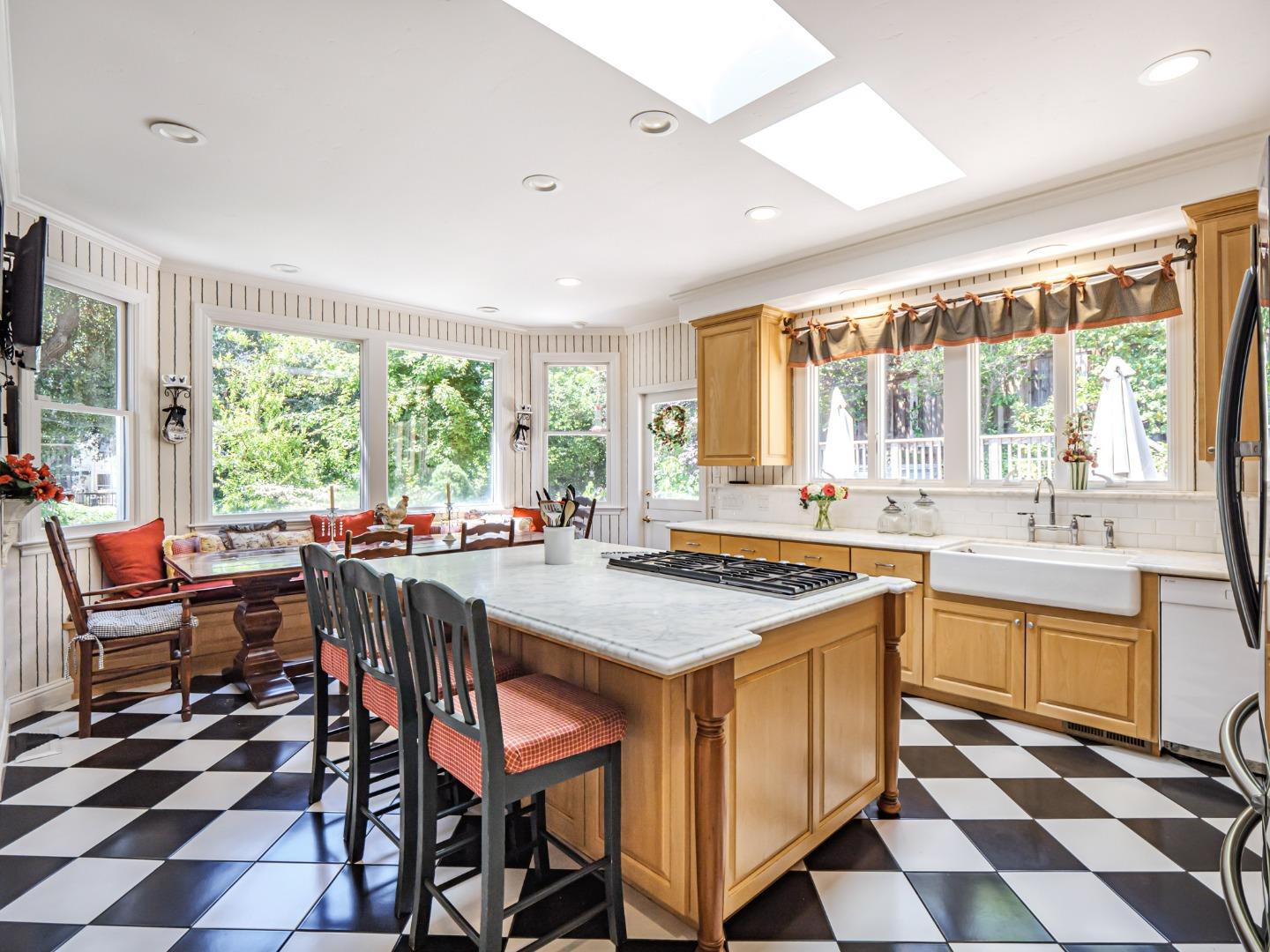 Detail Gallery Image 16 of 54 For 462 Lockewood Ln, Scotts Valley,  CA 95066 - 5 Beds | 3/1 Baths