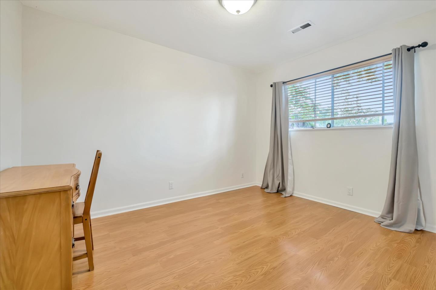 Detail Gallery Image 14 of 36 For 1410 17th Ave, Santa Cruz,  CA 95062 - – Beds | – Baths