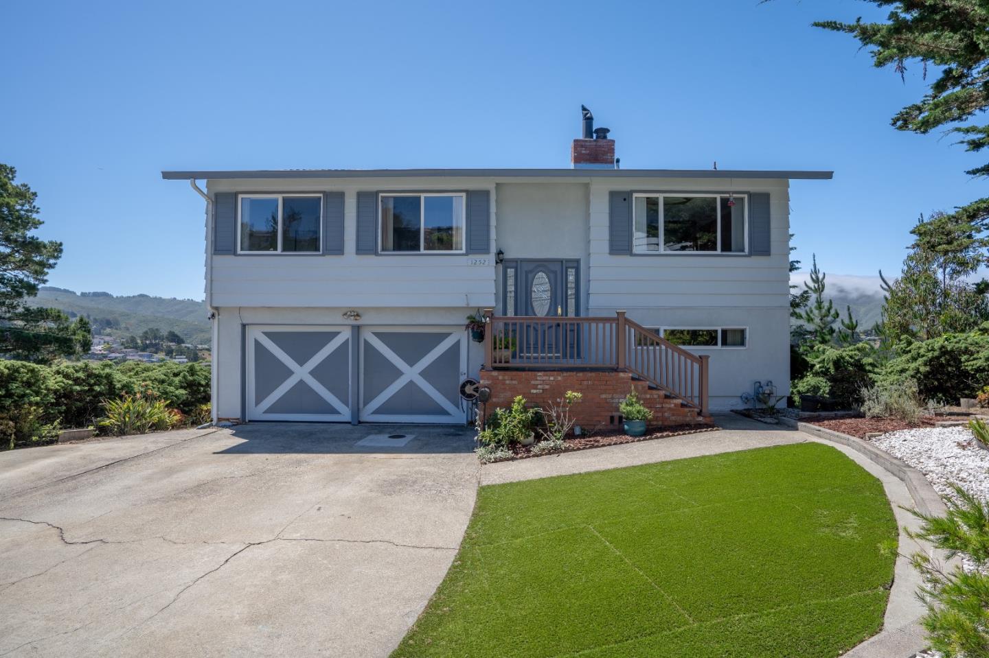 Detail Gallery Image 1 of 1 For 1252 Lerida Way, Pacifica,  CA 94044 - 4 Beds | 3 Baths