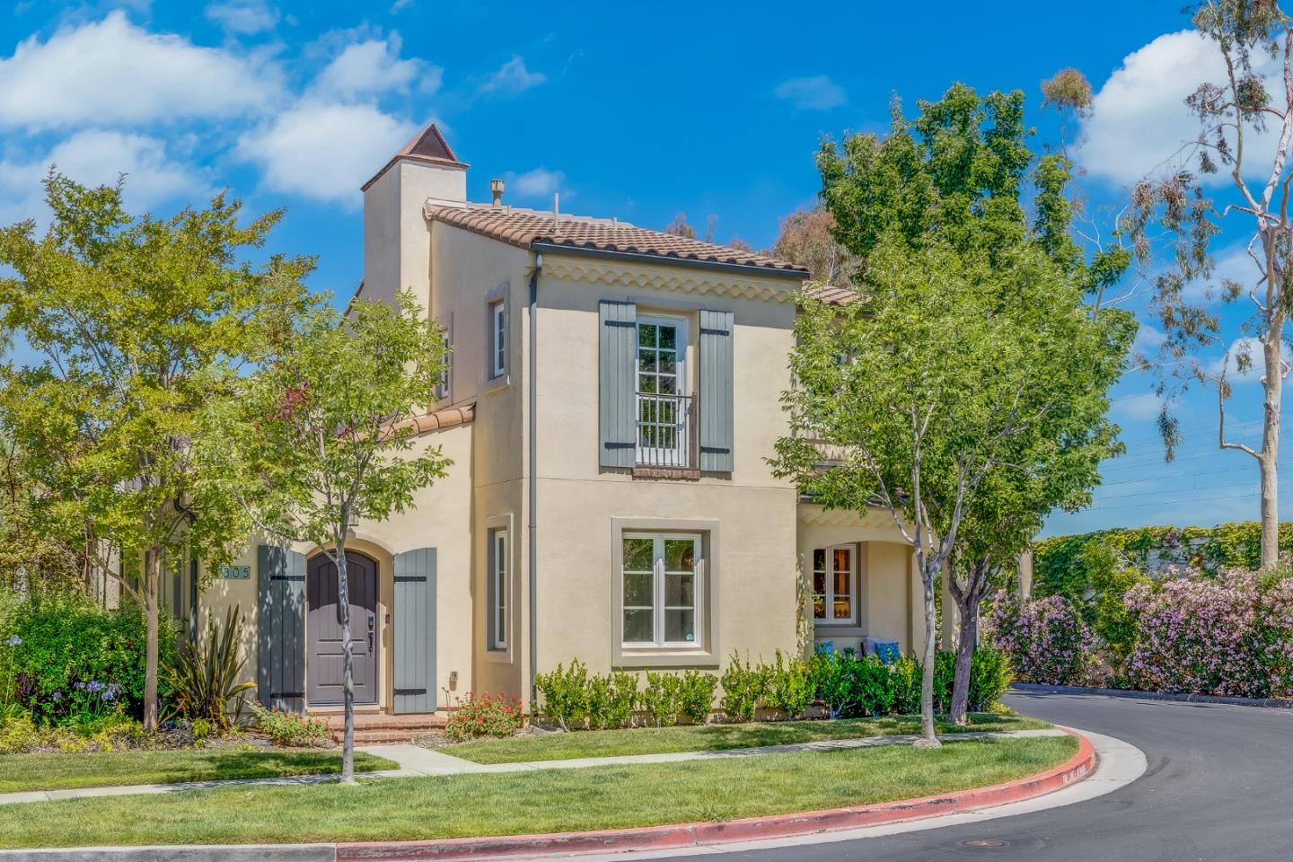 Detail Gallery Image 1 of 1 For 1305 Dahlia Loop, San Jose,  CA 95126 - 3 Beds | 2/1 Baths