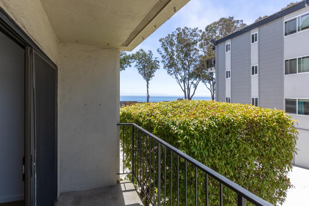 Detail Gallery Image 5 of 16 For 825 Balboa Ave #107,  Capitola,  CA 95010 - 2 Beds | 1/1 Baths