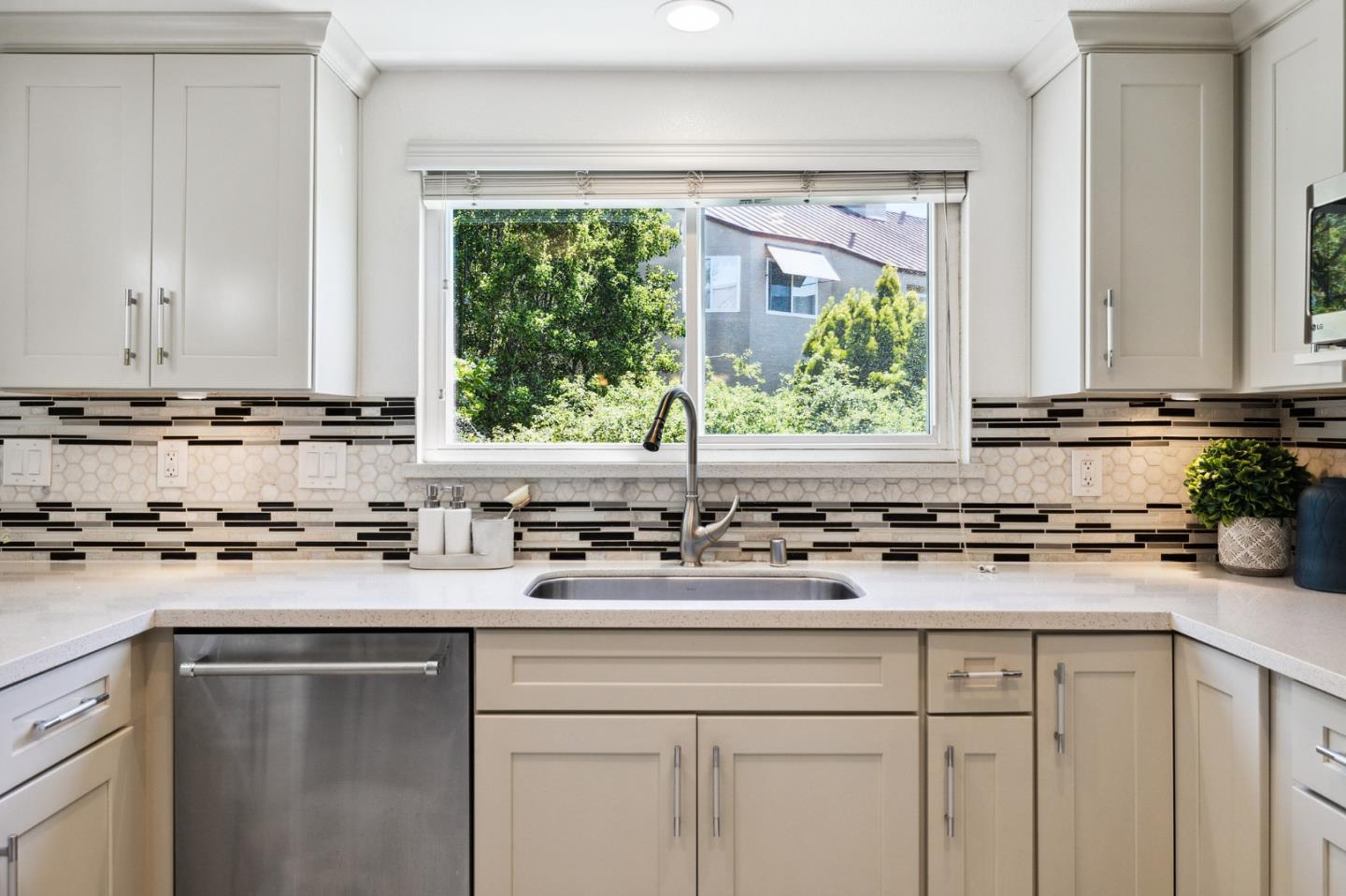 Detail Gallery Image 30 of 69 For 102 Cityhomes Ln, Foster City,  CA 94404 - 2 Beds | 2/1 Baths