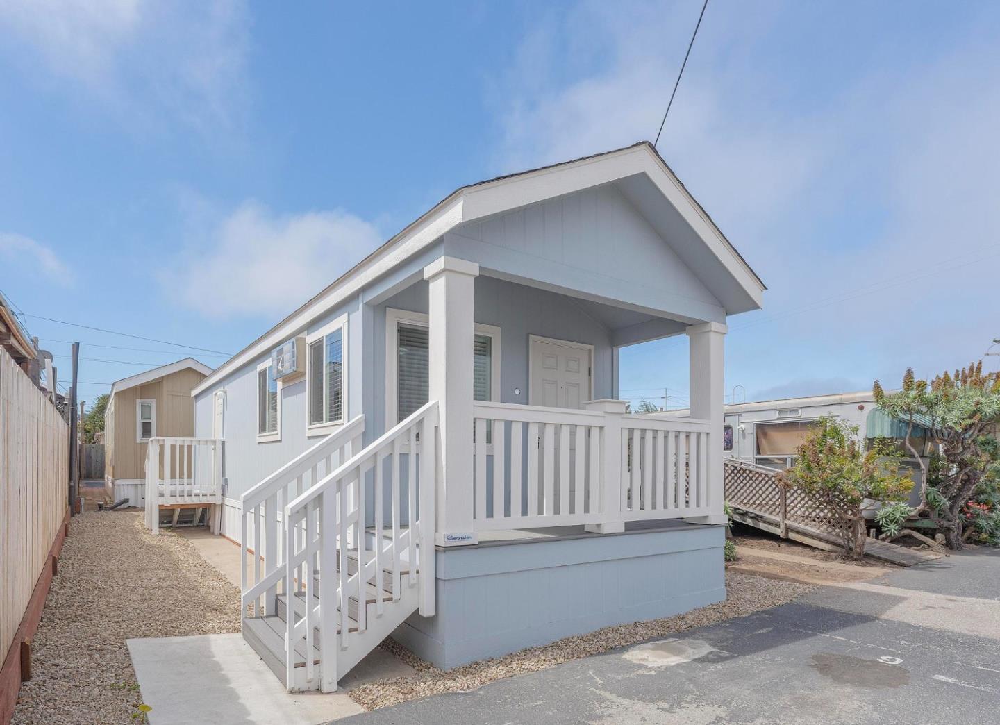 Detail Gallery Image 2 of 18 For 835 Kimball Ave #6,  Seaside,  CA 93955 - 1 Beds | 1 Baths
