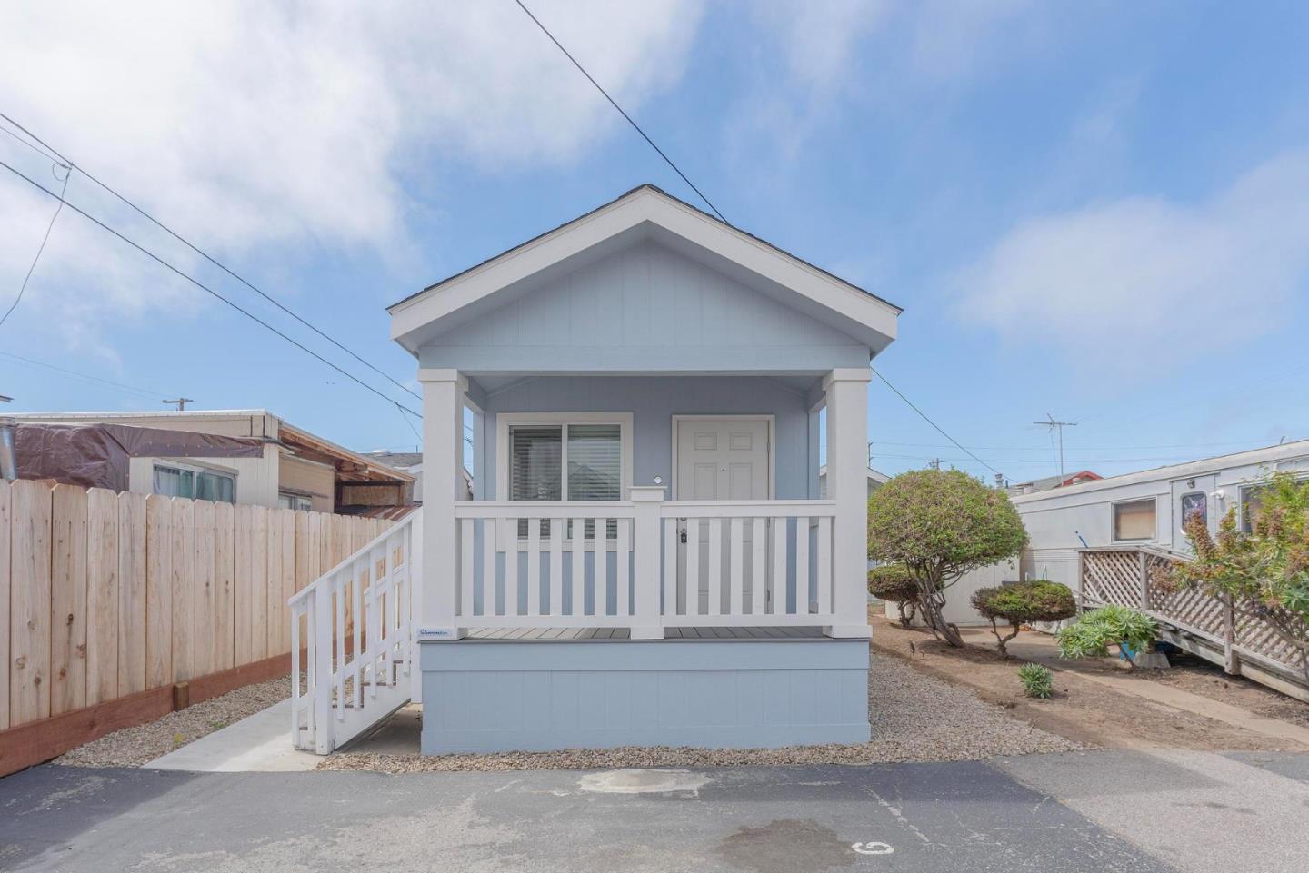 Detail Gallery Image 4 of 18 For 835 Kimball Ave #6,  Seaside,  CA 93955 - 1 Beds | 1 Baths
