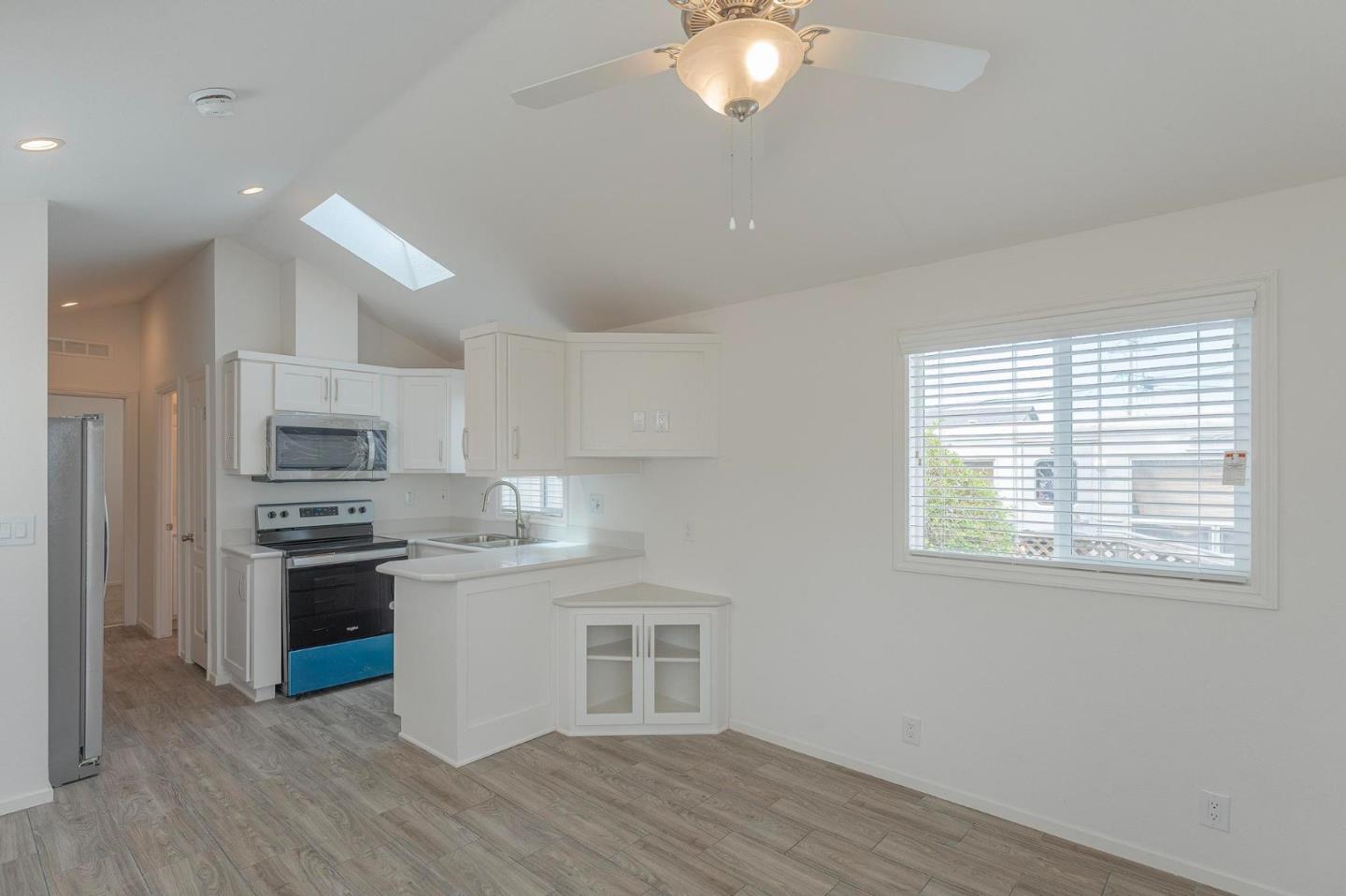 Detail Gallery Image 5 of 18 For 835 Kimball Ave #6,  Seaside,  CA 93955 - 1 Beds | 1 Baths