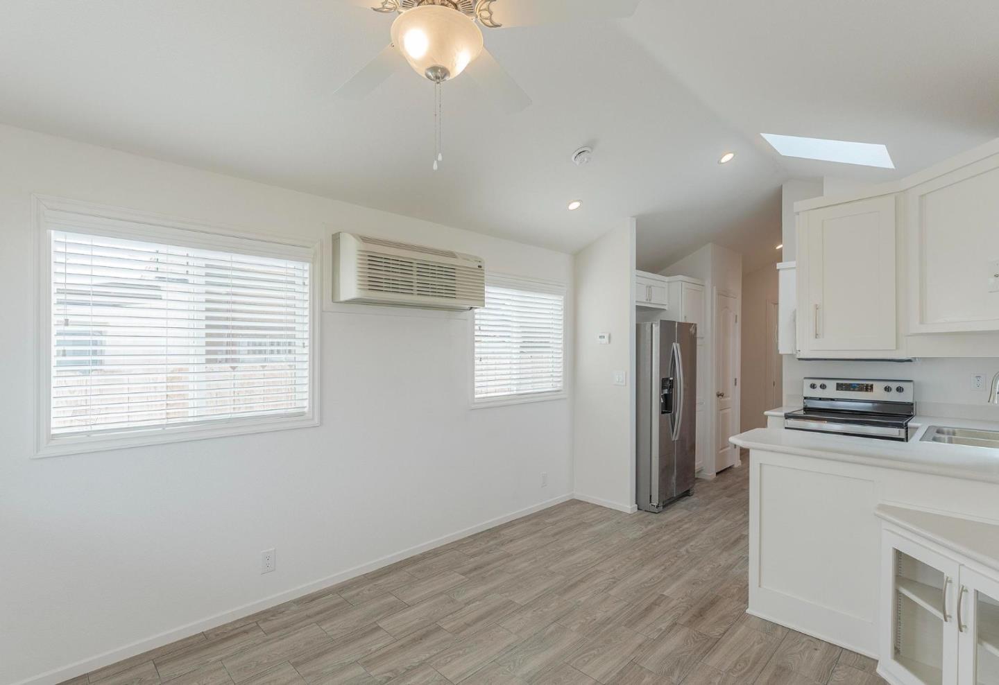 Detail Gallery Image 6 of 18 For 835 Kimball Ave #6,  Seaside,  CA 93955 - 1 Beds | 1 Baths