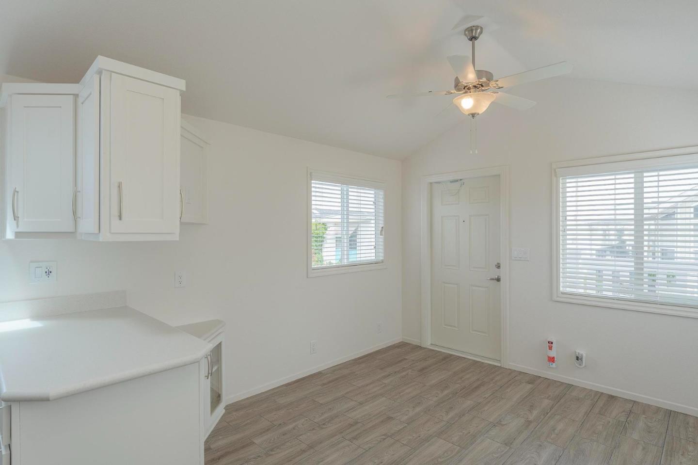 Detail Gallery Image 7 of 18 For 835 Kimball Ave #6,  Seaside,  CA 93955 - 1 Beds | 1 Baths