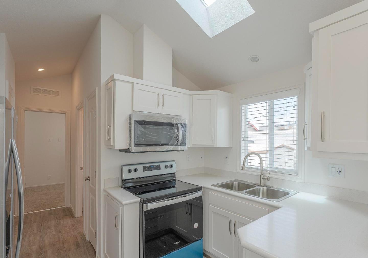 Detail Gallery Image 8 of 18 For 835 Kimball Ave #6,  Seaside,  CA 93955 - 1 Beds | 1 Baths