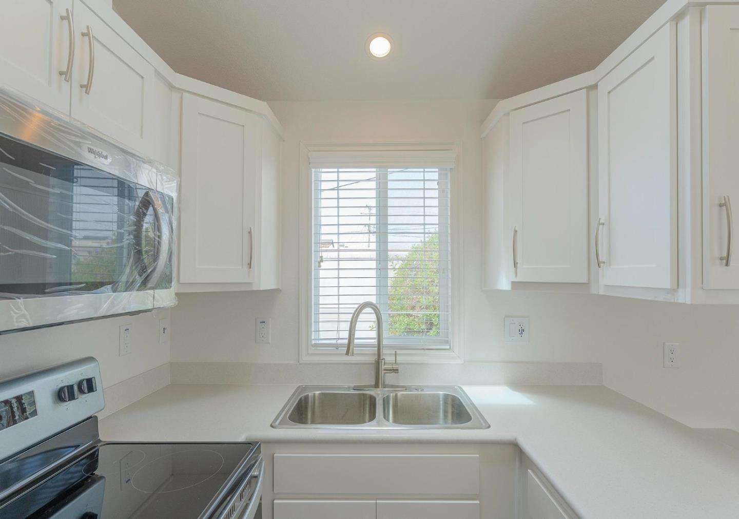 Detail Gallery Image 9 of 18 For 835 Kimball Ave #6,  Seaside,  CA 93955 - 1 Beds | 1 Baths