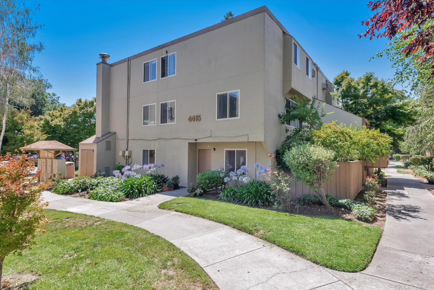 Detail Gallery Image 1 of 1 For 4415 Norwalk Dr #13,  San Jose,  CA 95129 - 3 Beds | 2 Baths