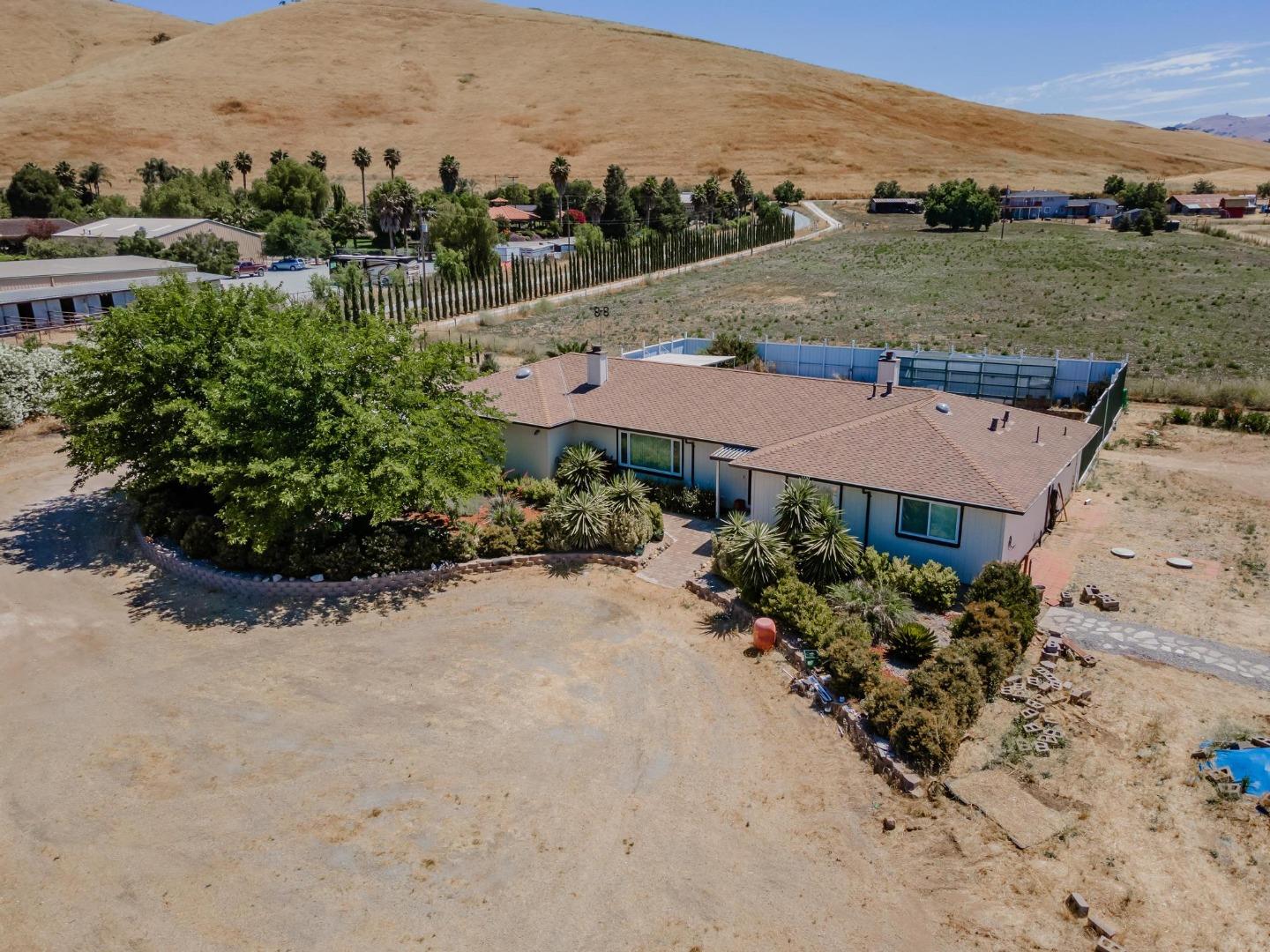 Photo of 1031 Foothill Rd in Hollister, CA