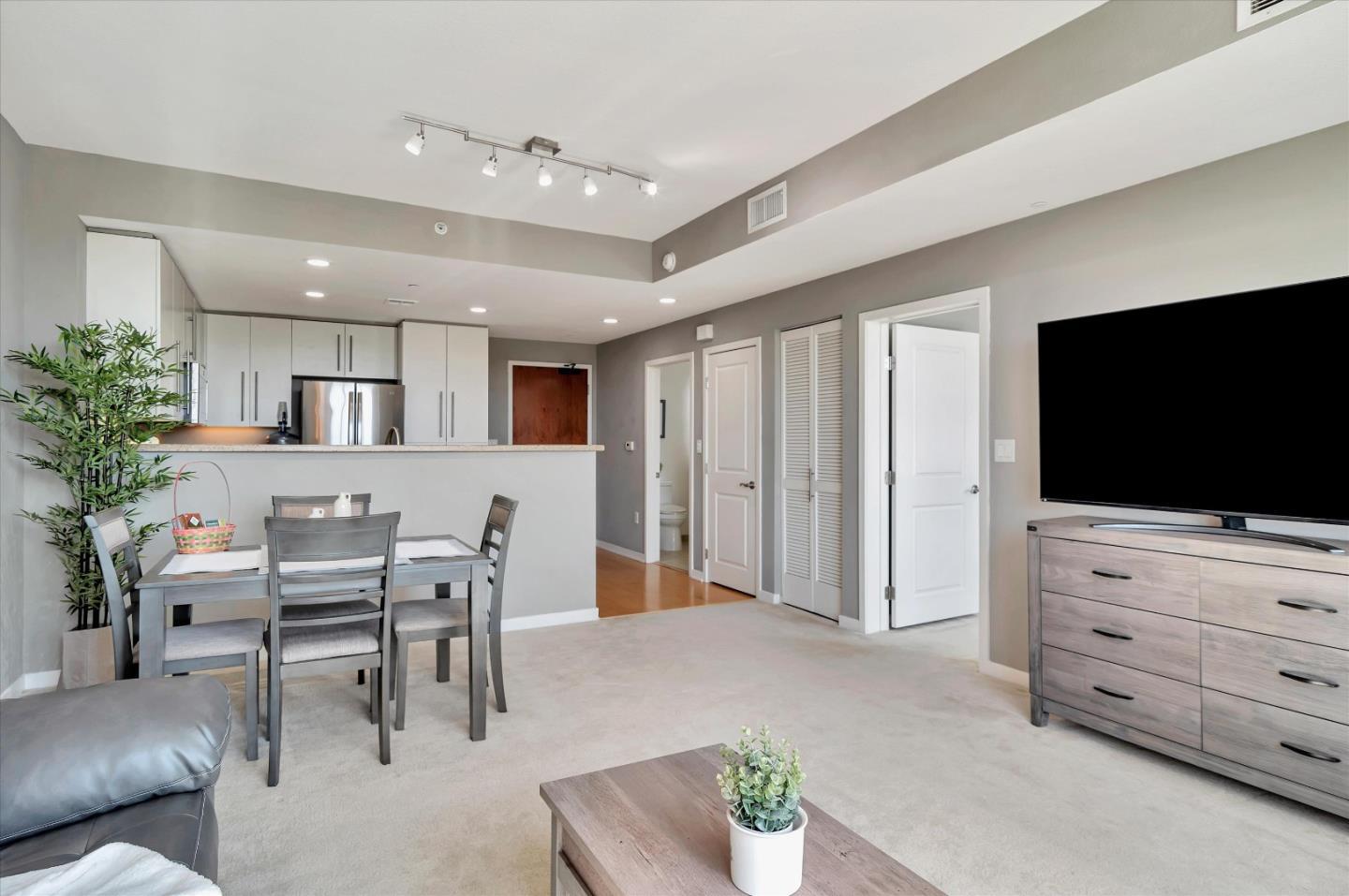 Detail Gallery Image 4 of 45 For 1375 Lick Ave #530,  San Jose,  CA 95110 - 1 Beds | 1 Baths