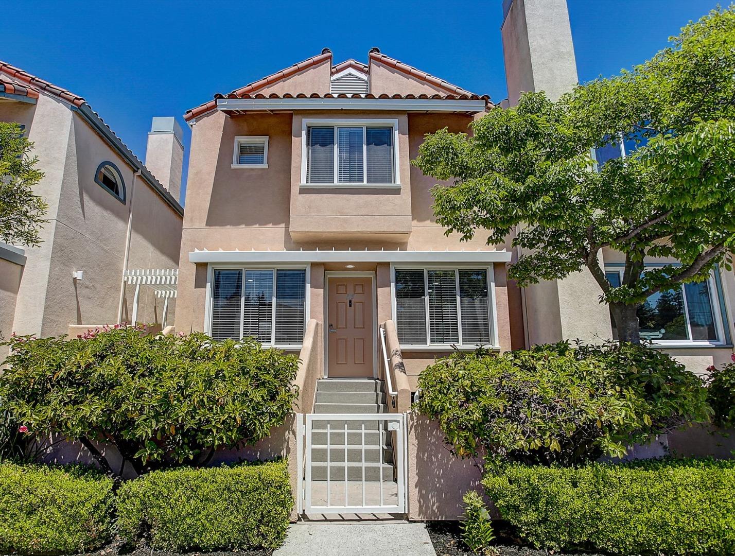 Detail Gallery Image 1 of 1 For 25 Mcaker Ct #105,  San Mateo,  CA 94403 - 3 Beds | 2/1 Baths