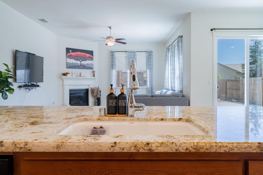 Detail Gallery Image 12 of 43 For 1818 Cobblefield Ln, Los Banos,  CA 93635 - 3 Beds | 2 Baths