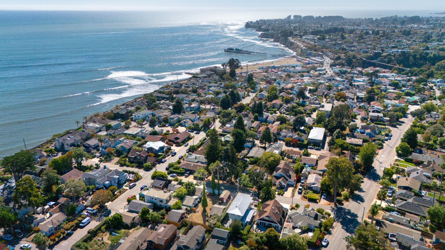 Detail Gallery Image 1 of 1 For 204 Hollister Ave, Capitola,  CA 95010 - – Beds | – Baths
