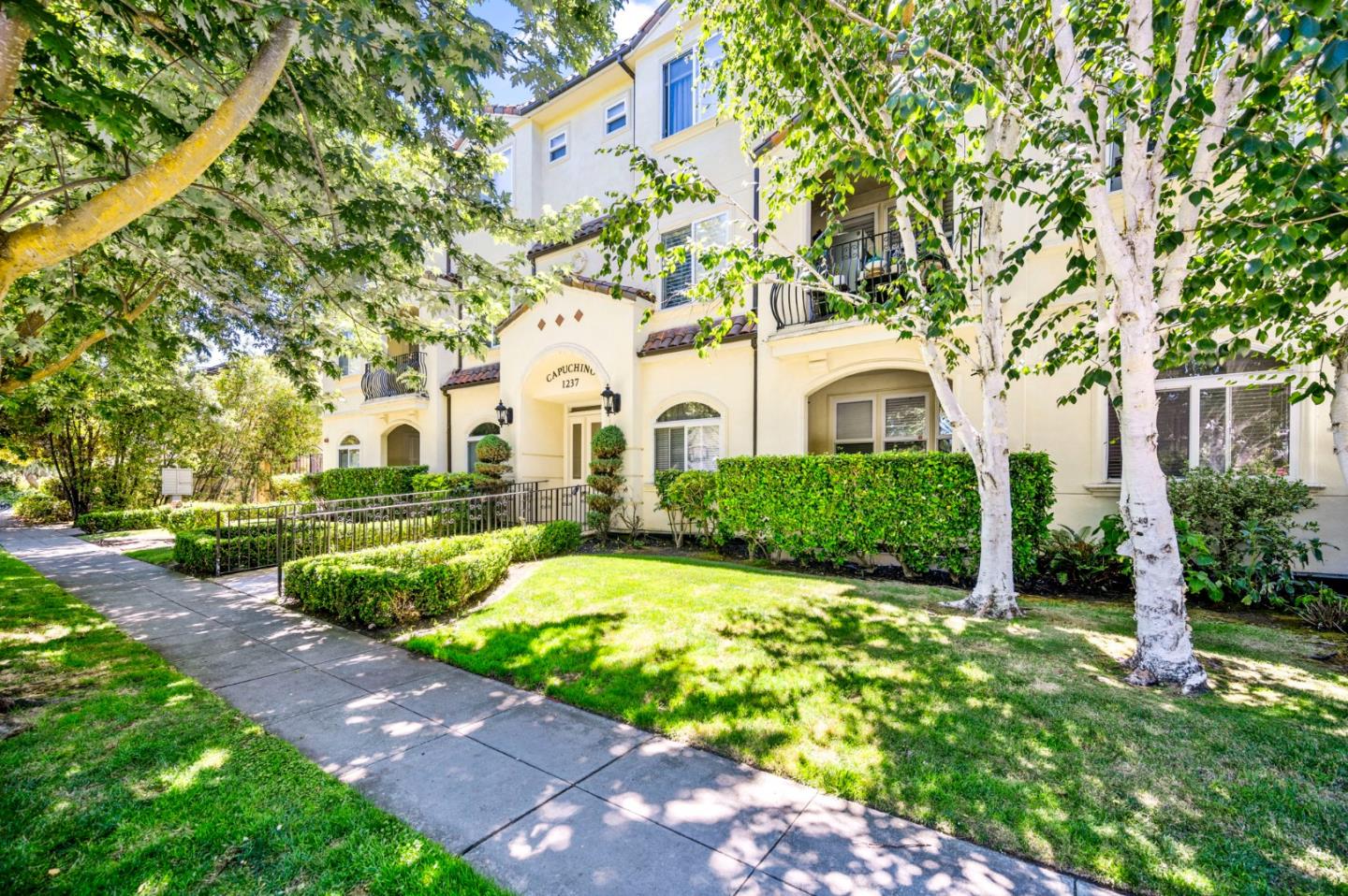 Detail Gallery Image 27 of 33 For 1237 Capuchino Ave #3,  Burlingame,  CA 94010 - 2 Beds | 2 Baths