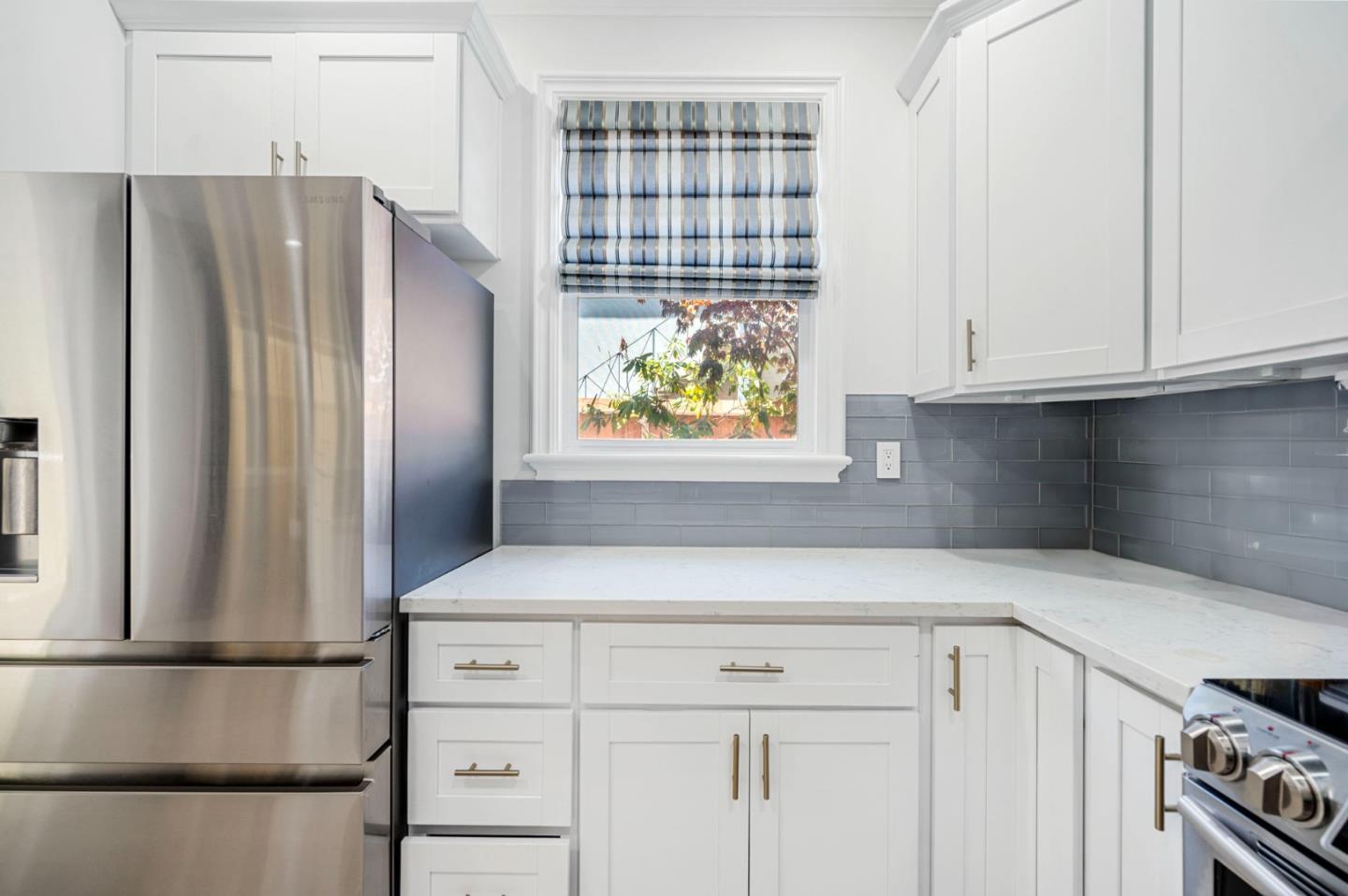 Detail Gallery Image 9 of 33 For 1237 Capuchino Ave #3,  Burlingame,  CA 94010 - 2 Beds | 2 Baths