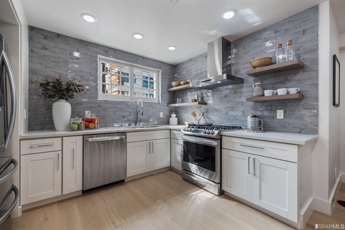 Detail Gallery Image 17 of 48 For 1726 Larkin St, San Francisco,  CA 94109 - 3 Beds | 2 Baths