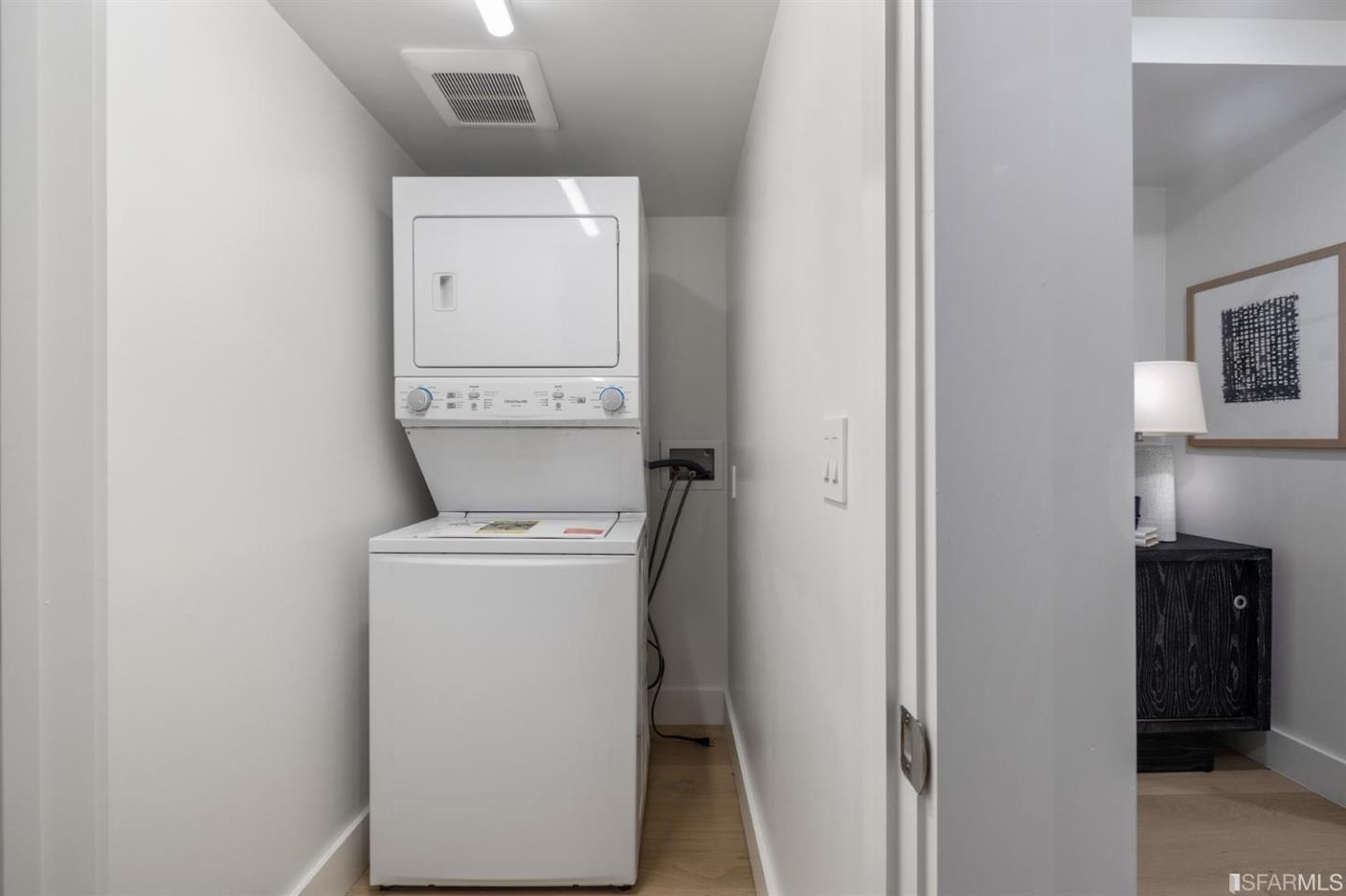Detail Gallery Image 27 of 48 For 1726 Larkin St, San Francisco,  CA 94109 - 3 Beds | 2 Baths