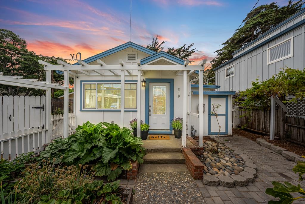 Detail Gallery Image 1 of 1 For 519 Harriet Ave, Aptos,  CA 95003 - 1 Beds | 1 Baths