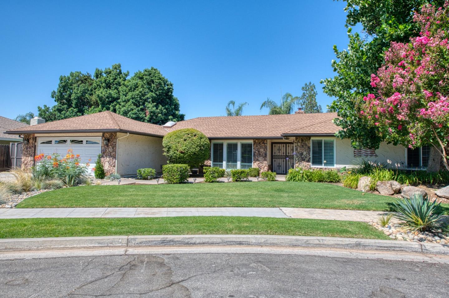 Detail Gallery Image 1 of 1 For 6755 N Selland Ave, Fresno,  CA 93711 - 4 Beds | 2/1 Baths