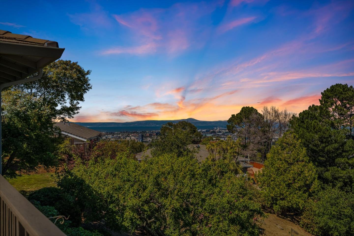 Detail Gallery Image 1 of 1 For 10 Rockwood Ct, San Mateo,  CA 94403 - 5 Beds | 3/1 Baths