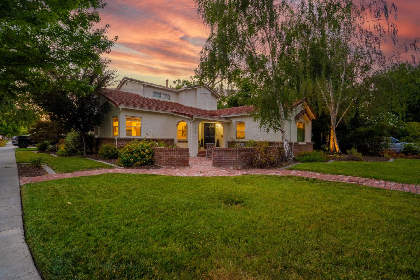 Detail Gallery Image 1 of 1 For 1549 Hicks Ave, San Jose,  CA 95125 - 3 Beds | 2/1 Baths