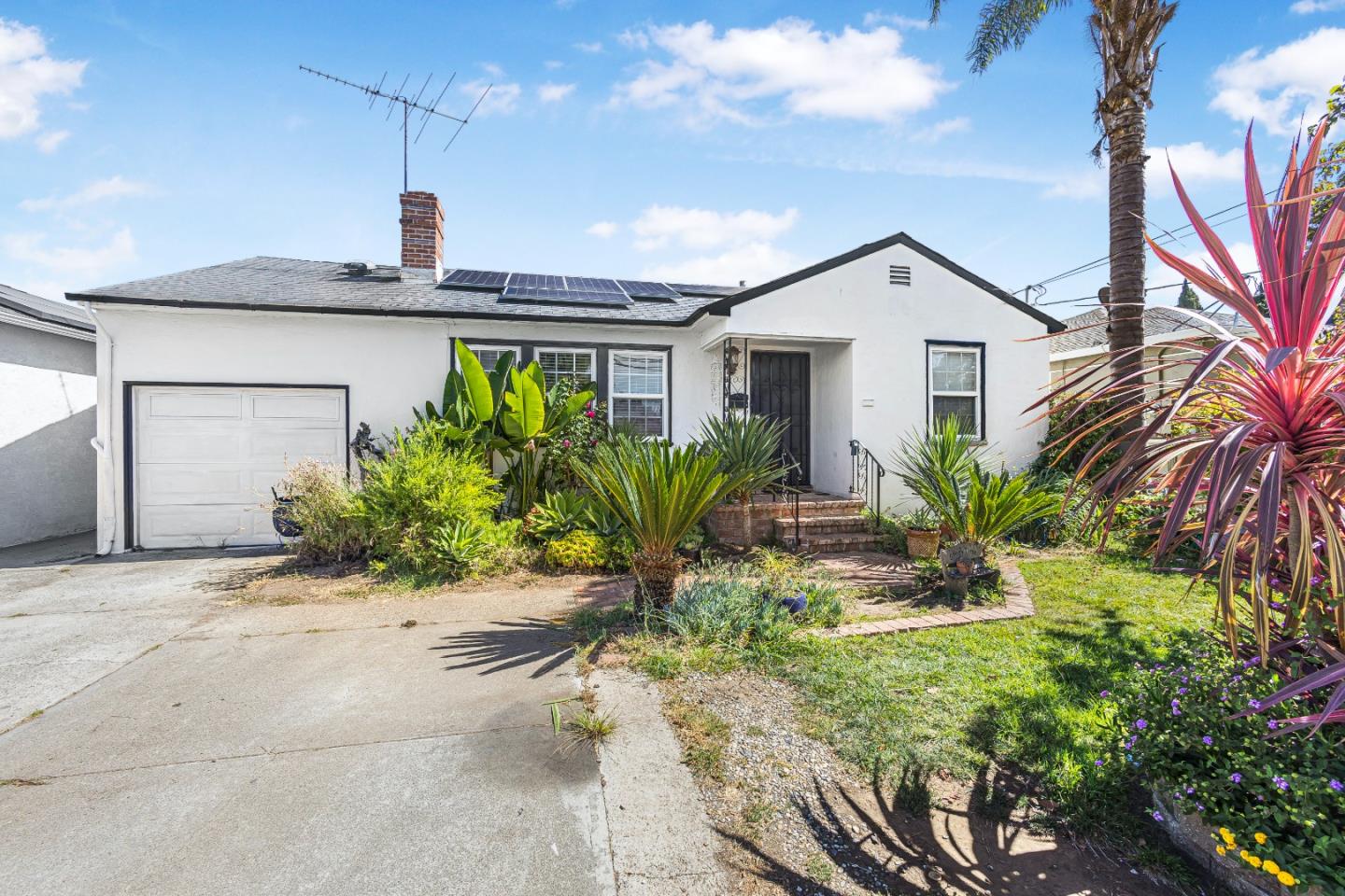 Photo of 16082 Via Alamitos in San Lorenzo, CA