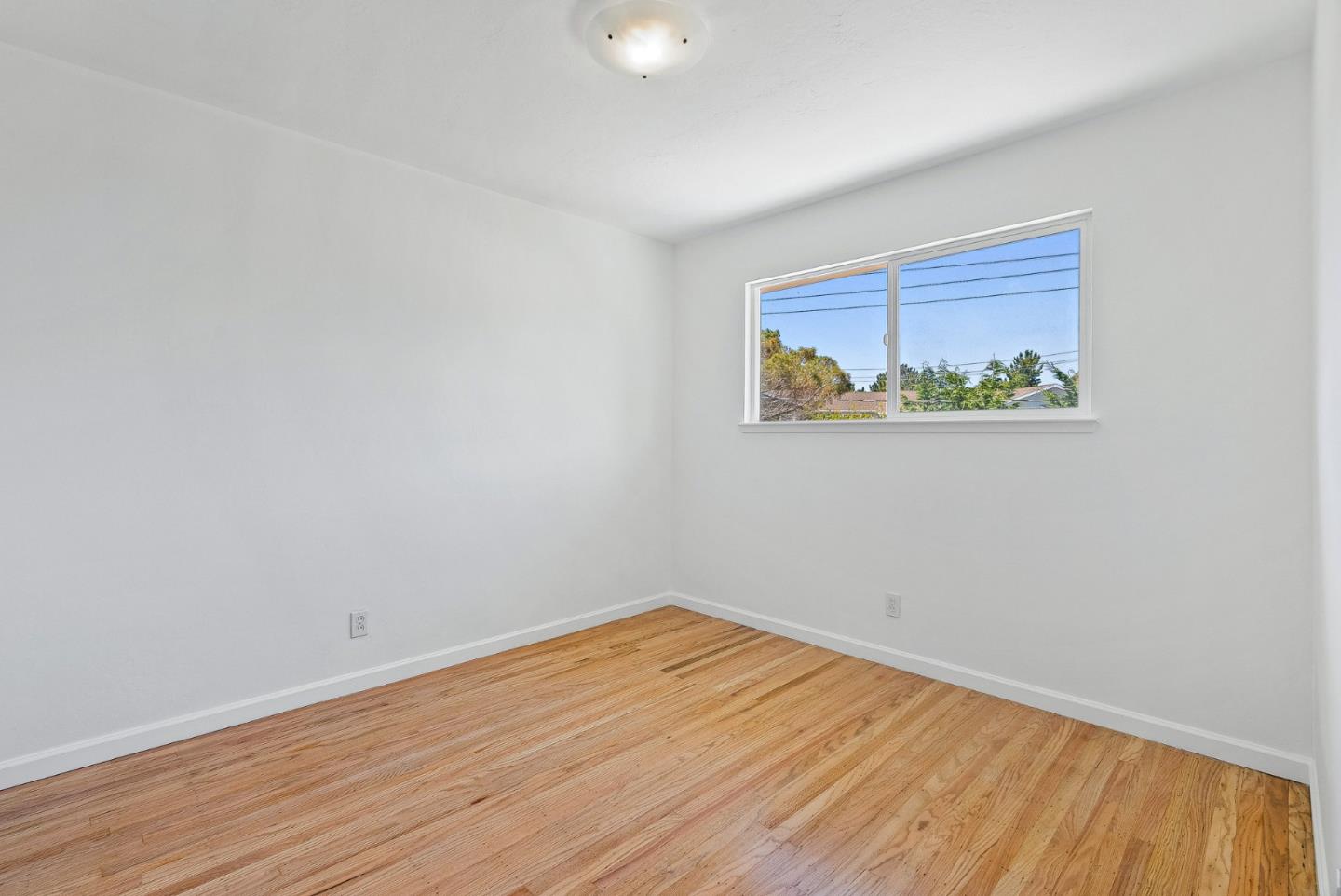 Detail Gallery Image 24 of 59 For 829 Monterey Ave, Capitola,  CA 95010 - 5 Beds | 2/1 Baths