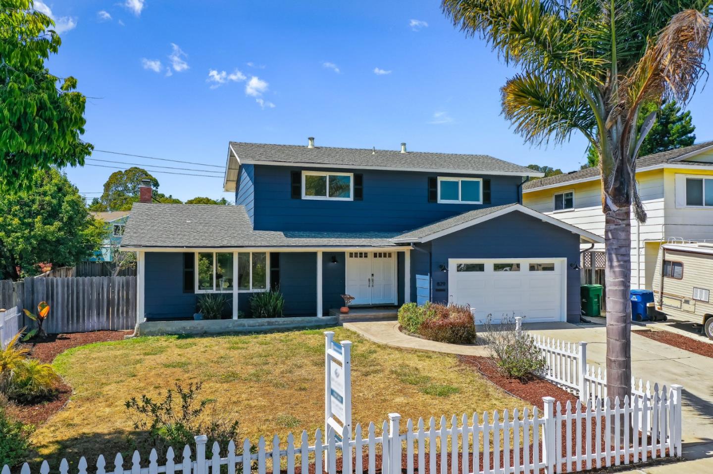 Detail Gallery Image 3 of 59 For 829 Monterey Ave, Capitola,  CA 95010 - 5 Beds | 2/1 Baths