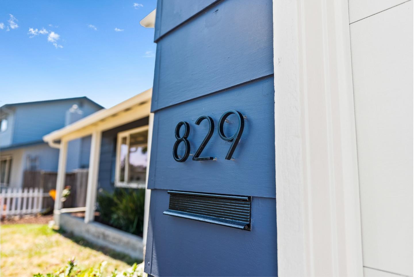 Detail Gallery Image 5 of 59 For 829 Monterey Ave, Capitola,  CA 95010 - 5 Beds | 2/1 Baths