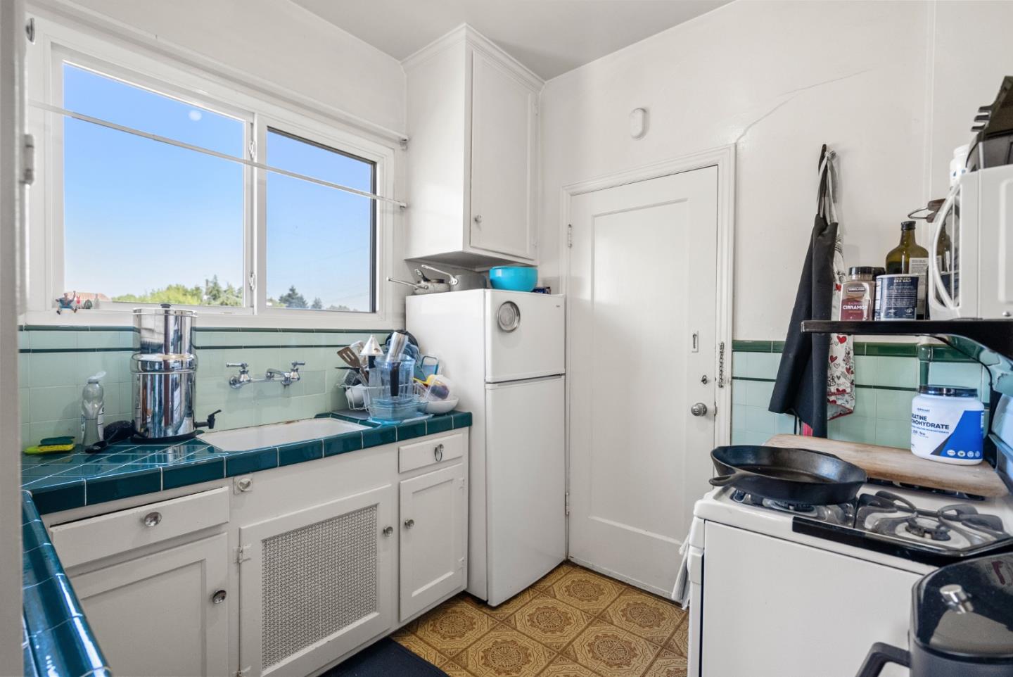 Detail Gallery Image 19 of 54 For 1217 Capuchino Ave, Burlingame,  CA 94010 - – Beds | – Baths