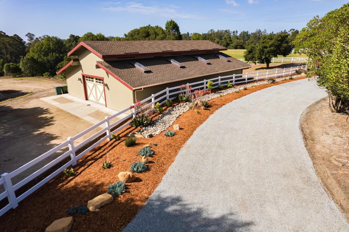 Detail Gallery Image 9 of 35 For 3485 Stable Ln, Santa Cruz,  CA 95065 - 4 Beds | 2 Baths