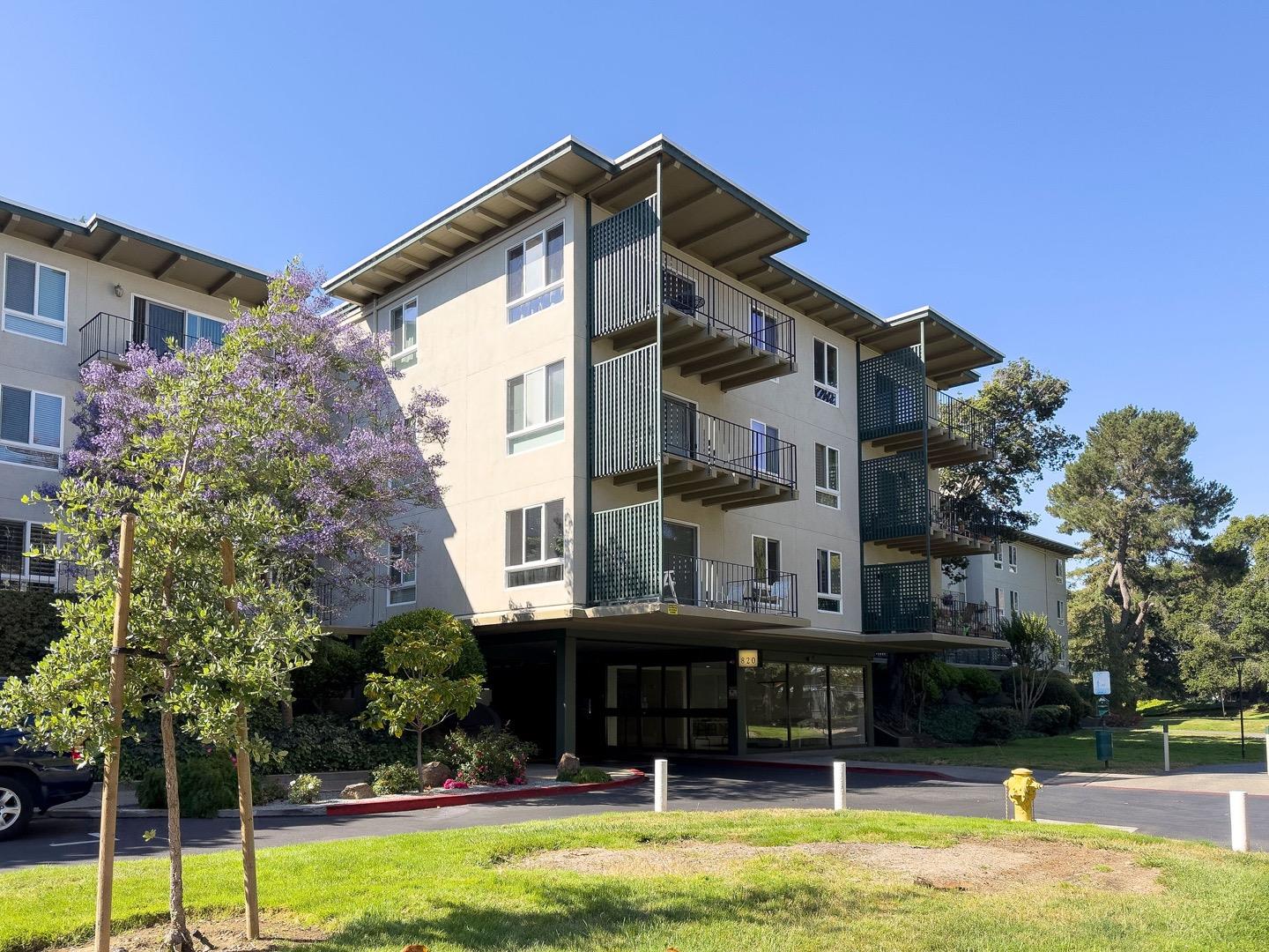 Detail Gallery Image 1 of 39 For 820 N Delaware St #215,  San Mateo,  CA 94401 - 1 Beds | 1 Baths
