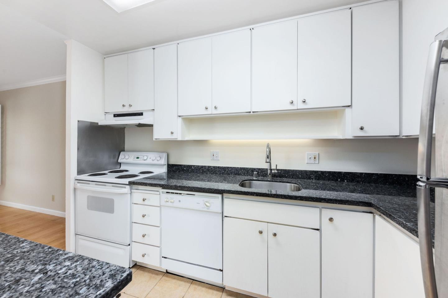 Detail Gallery Image 14 of 39 For 820 N Delaware St #215,  San Mateo,  CA 94401 - 1 Beds | 1 Baths