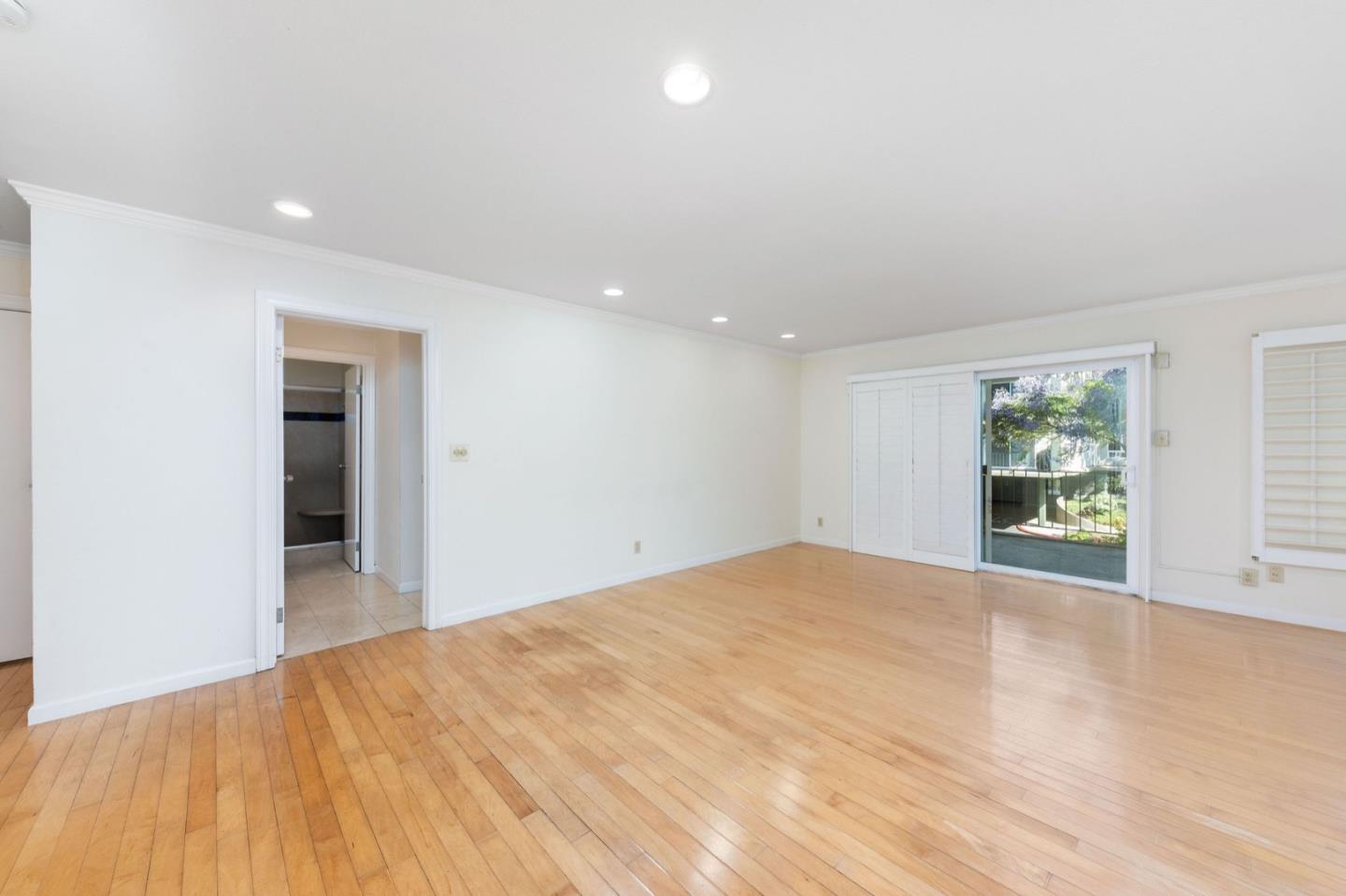 Detail Gallery Image 8 of 39 For 820 N Delaware St #215,  San Mateo,  CA 94401 - 1 Beds | 1 Baths