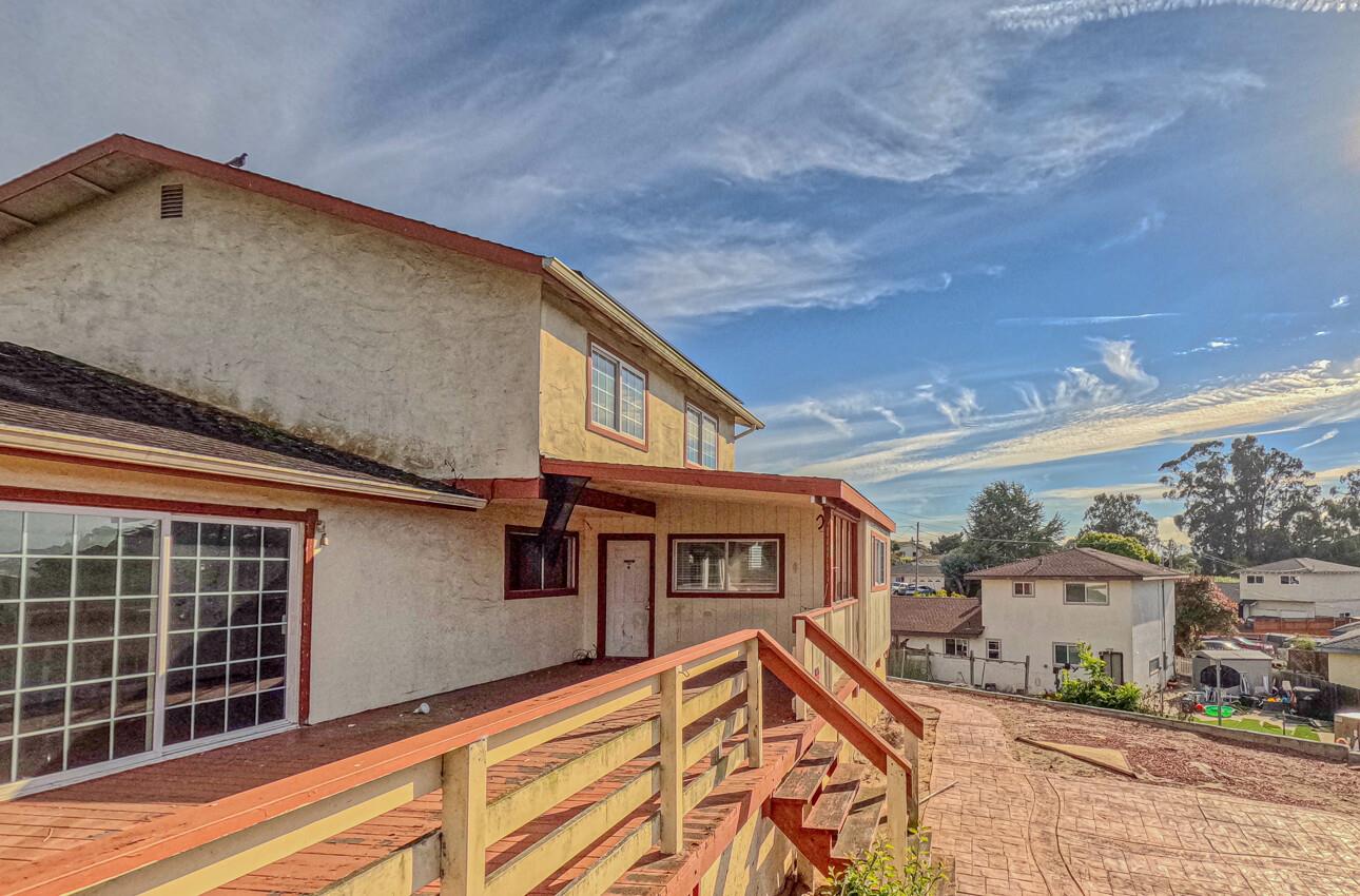 Detail Gallery Image 8 of 41 For 1661 Mescal Ct, Seaside,  CA 93955 - 4 Beds | 2/1 Baths