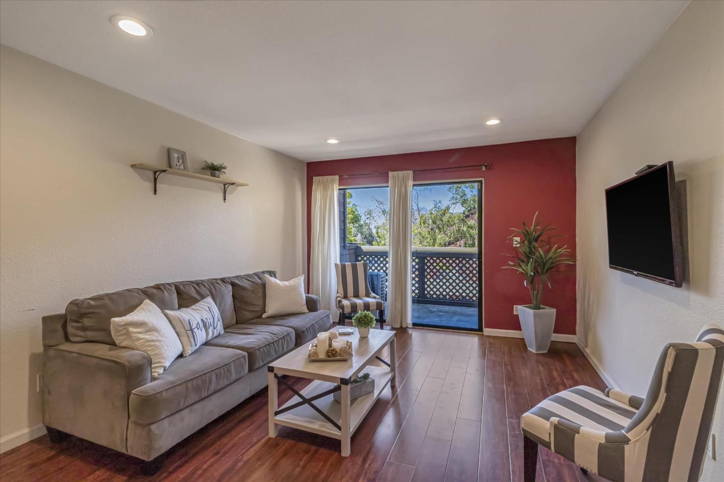 Detail Gallery Image 1 of 1 For 915 Catkin Ct, San Jose,  CA 95128 - 2 Beds | 2 Baths