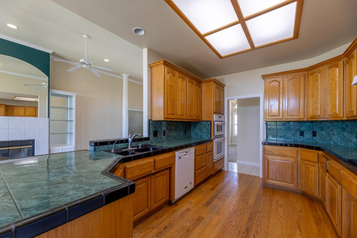 Detail Gallery Image 13 of 32 For 1492 Windsor Ct, Hollister,  CA 95023 - 3 Beds | 2/1 Baths