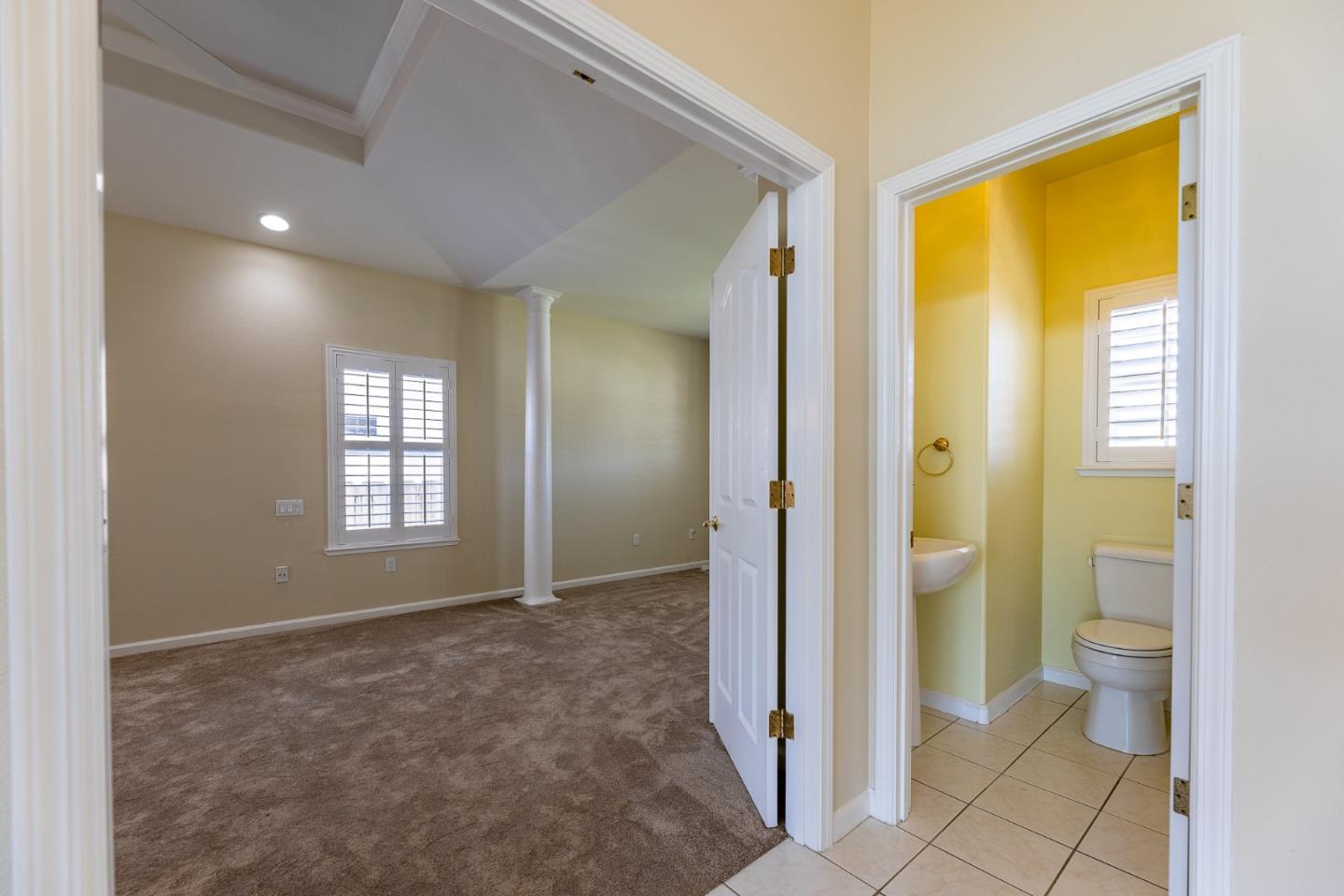 Detail Gallery Image 16 of 32 For 1492 Windsor Ct, Hollister,  CA 95023 - 3 Beds | 2/1 Baths
