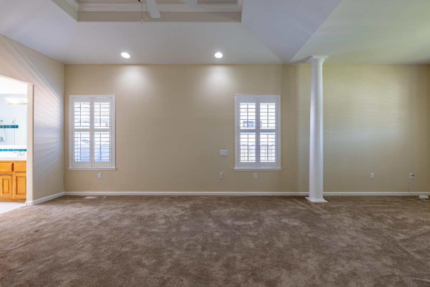 Detail Gallery Image 17 of 32 For 1492 Windsor Ct, Hollister,  CA 95023 - 3 Beds | 2/1 Baths