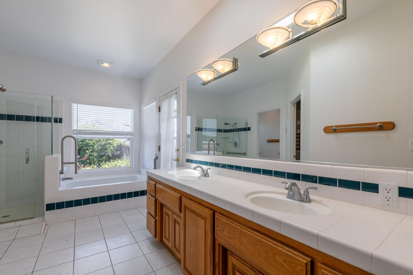 Detail Gallery Image 20 of 32 For 1492 Windsor Ct, Hollister,  CA 95023 - 3 Beds | 2/1 Baths